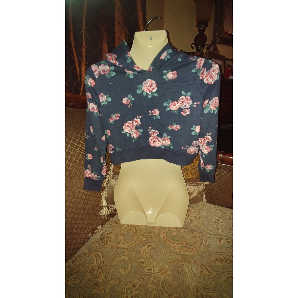 Cute!! Guess girls crop top hoodie, sz 8